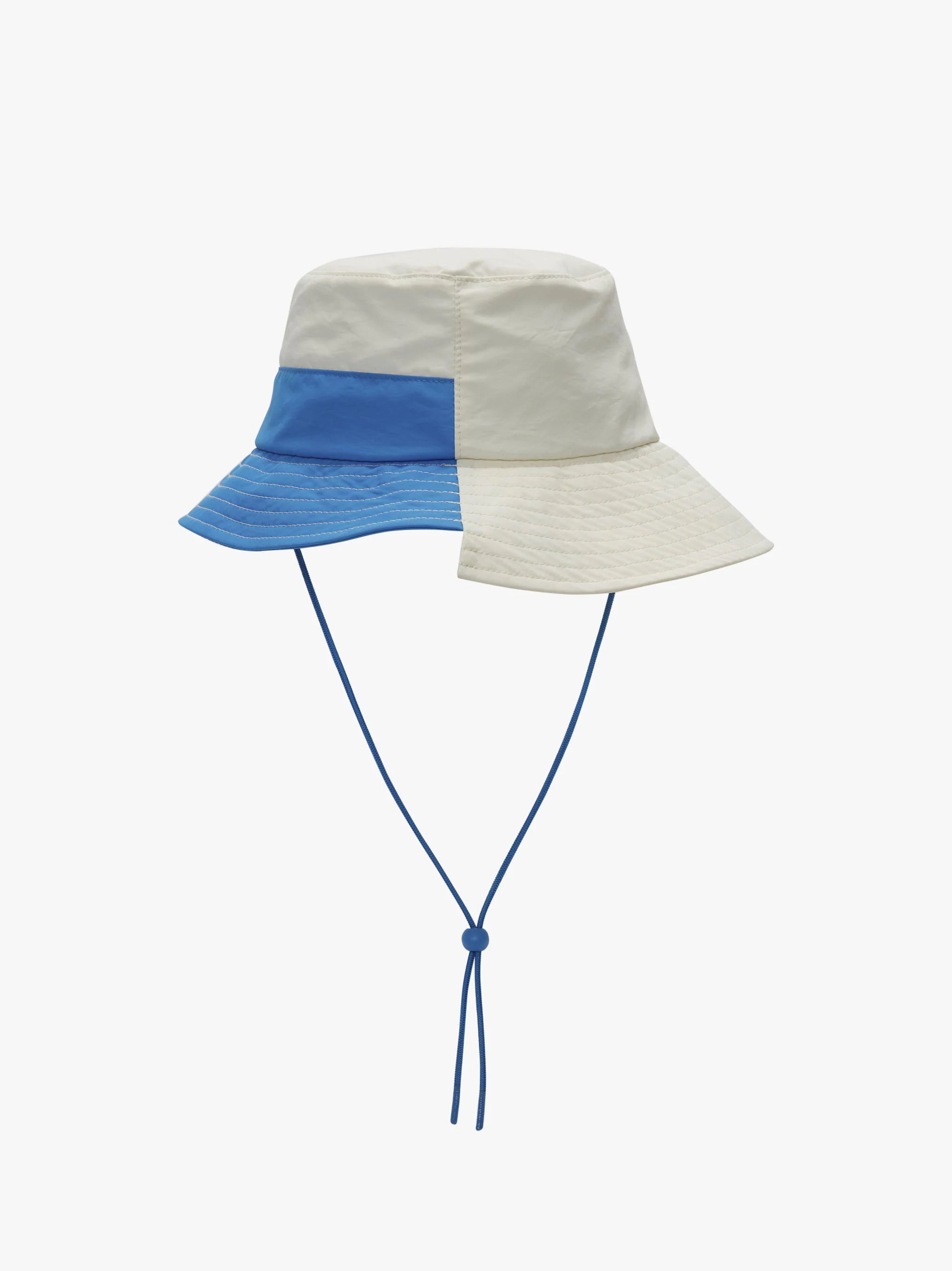 Jw Anderson Asymmetric Bucket Hat Blue/White | BDC Paris I Jw Anderson Asymmetric Bucket Hat Blue/White | BDC Paris I